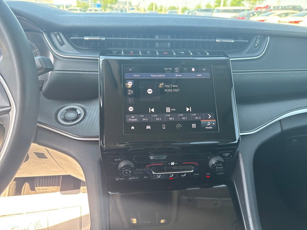 Used 2024 Jeep Grand Cherokee Laredo image 24