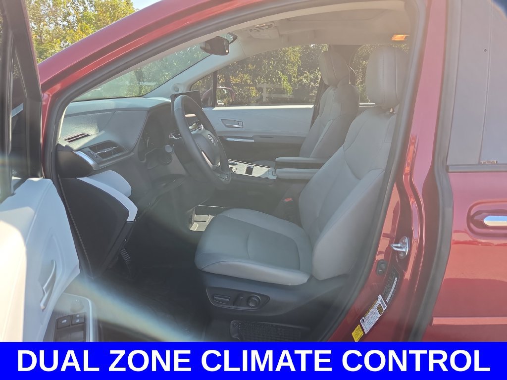 Used 2025 Toyota Sienna XLE w/ XLE Plus Package AWD/4WD image 15