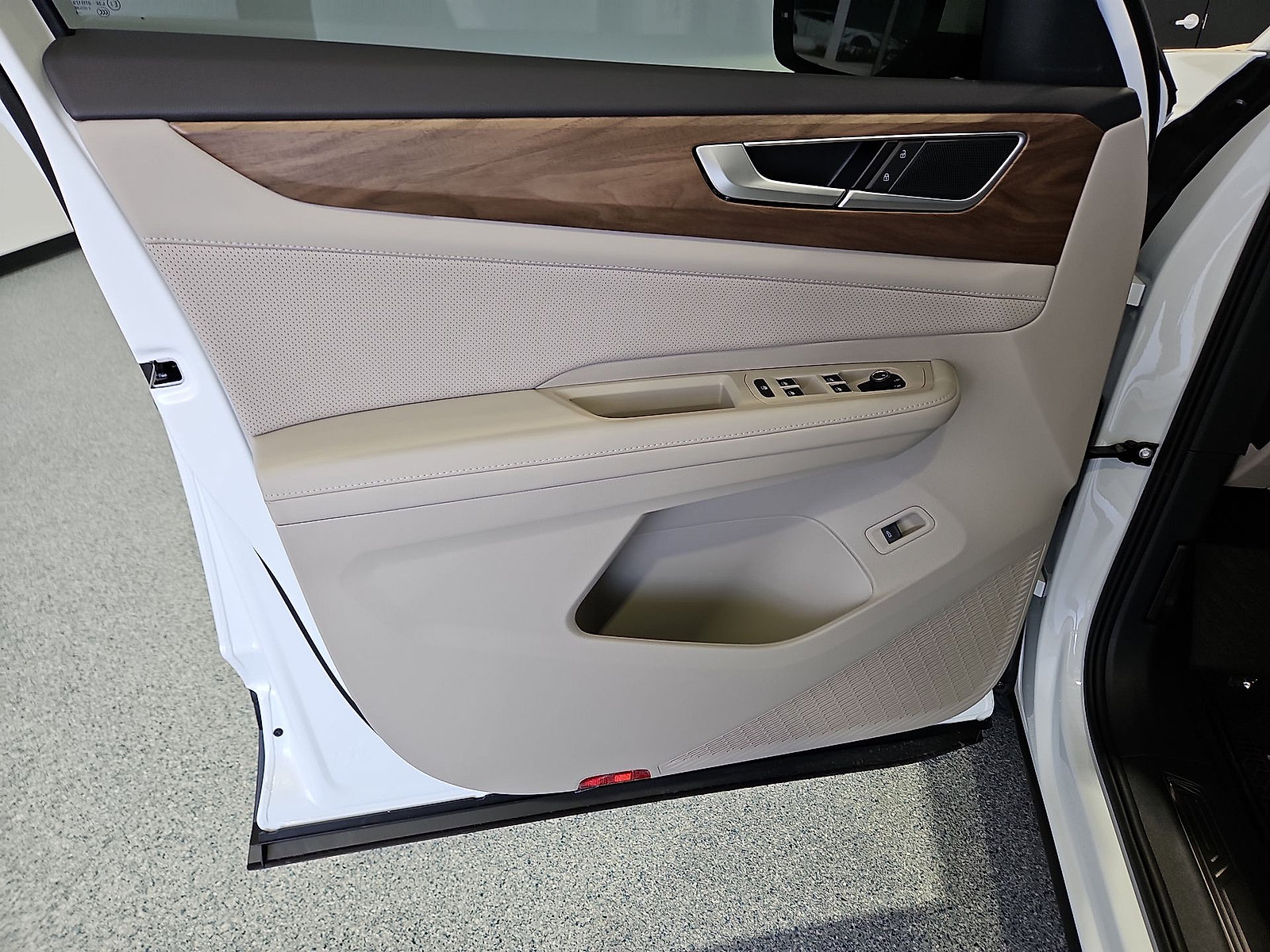 New 2026 Volkswagen Atlas SE FWD image 16
