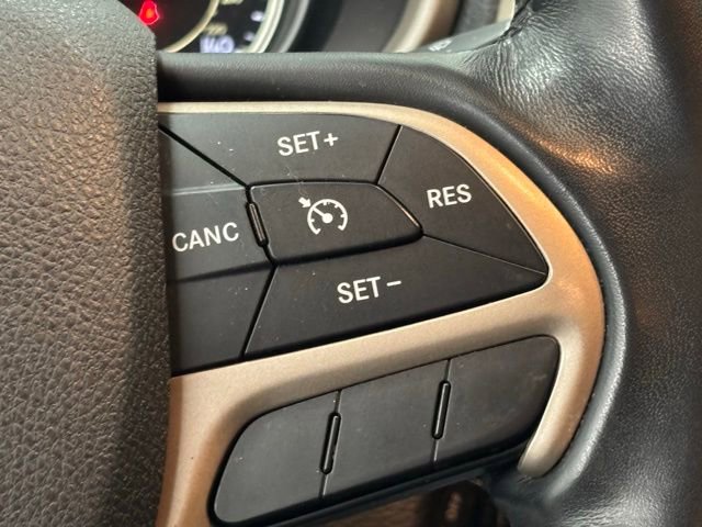 Used 2015 Jeep Cherokee Latitude AWD/4WD image 18