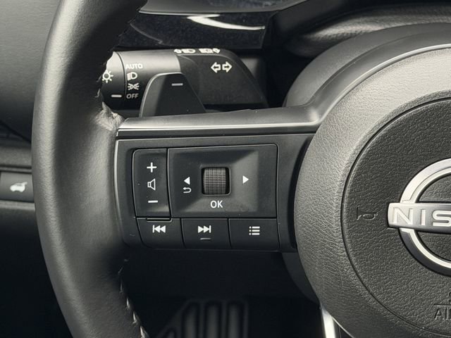 Used 2025 Nissan Pathfinder SV FWD image 12