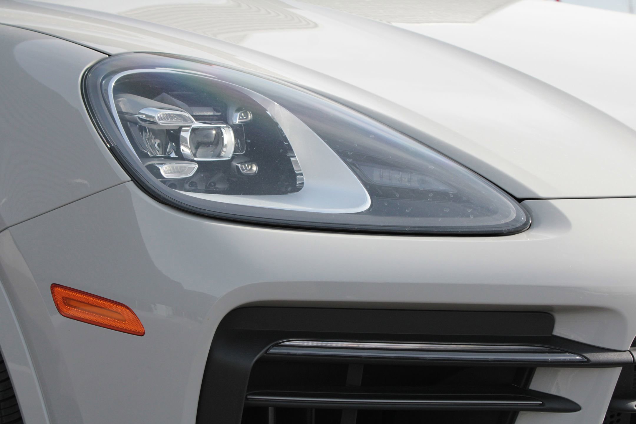Certified 2023 Porsche Cayenne Platinum Edition image 12