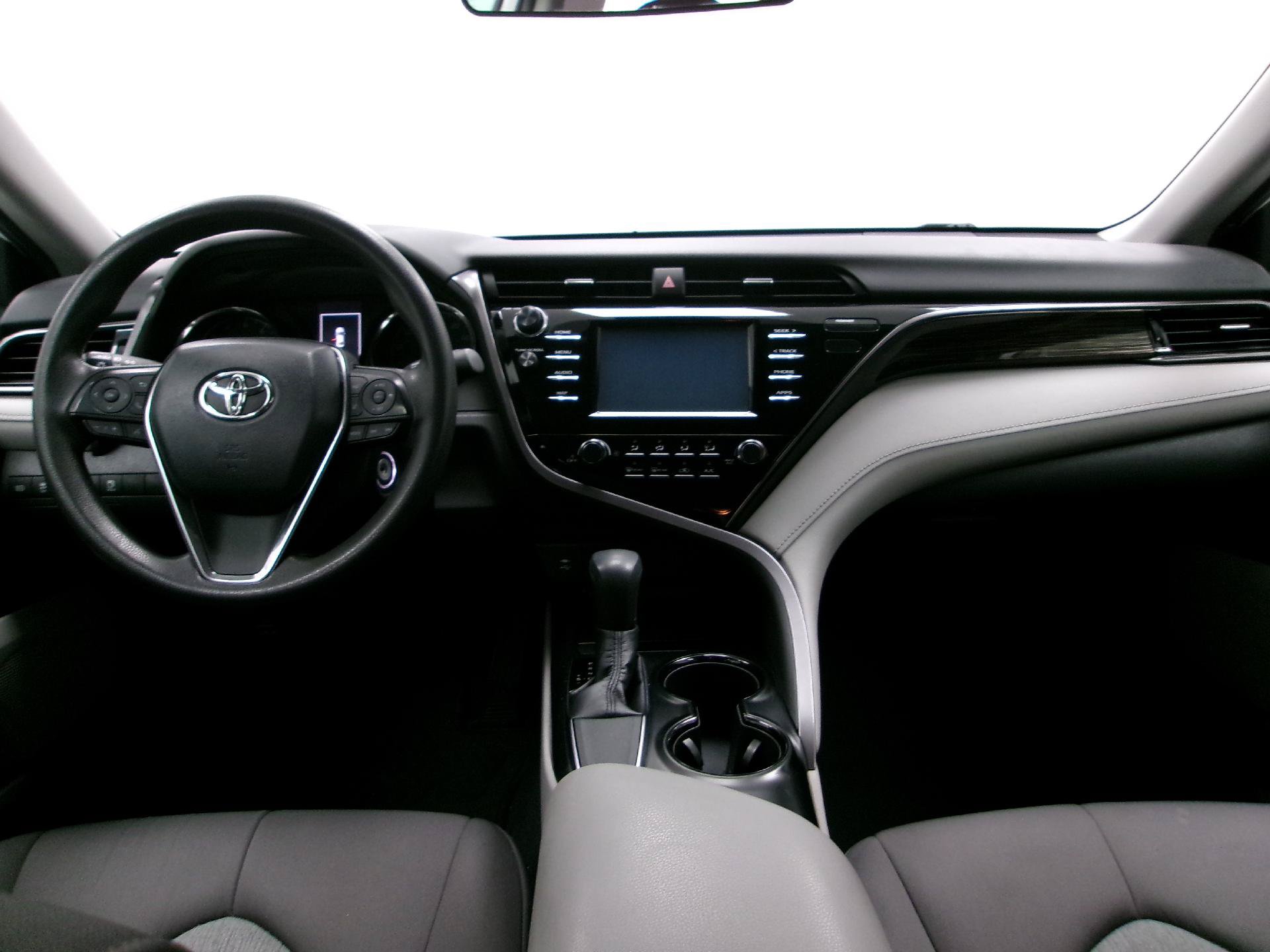 Used 2019 Toyota Camry LE FWD image 9