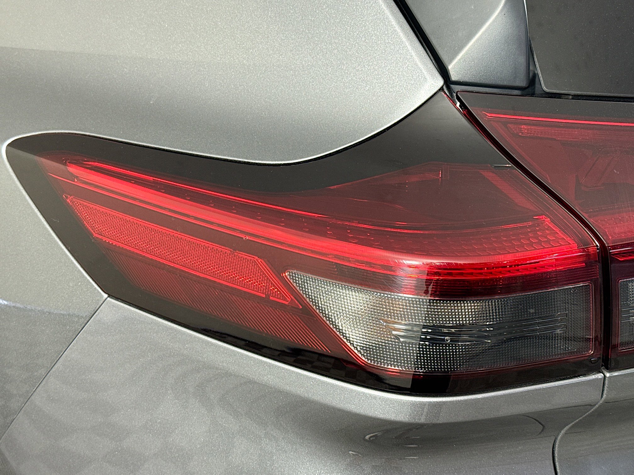 Used 2023 Nissan Rogue S image 35