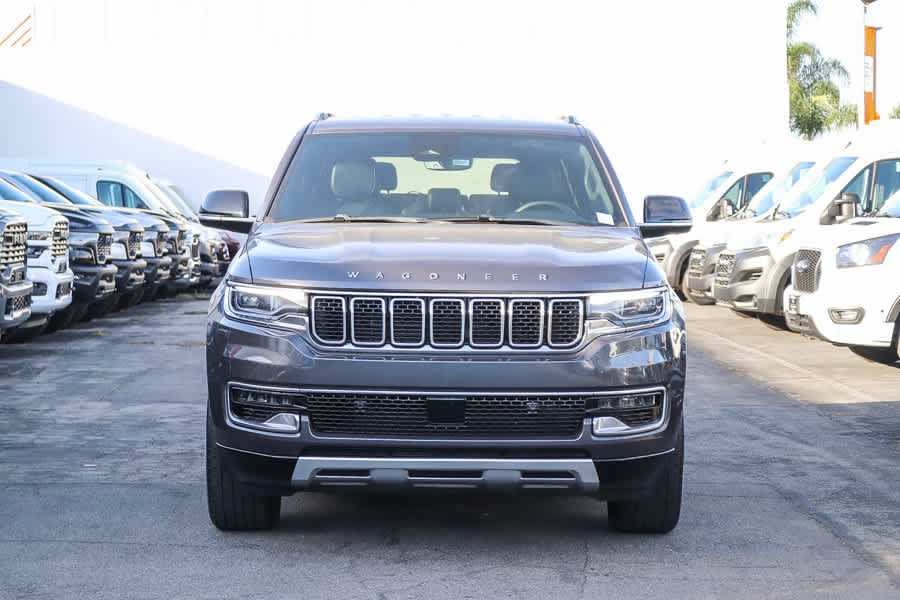 Used 2024 Jeep Wagoneer L Series II RWD image 2