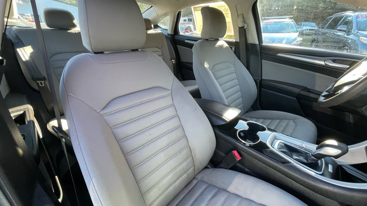 Used 2015 Ford Fusion S image 28