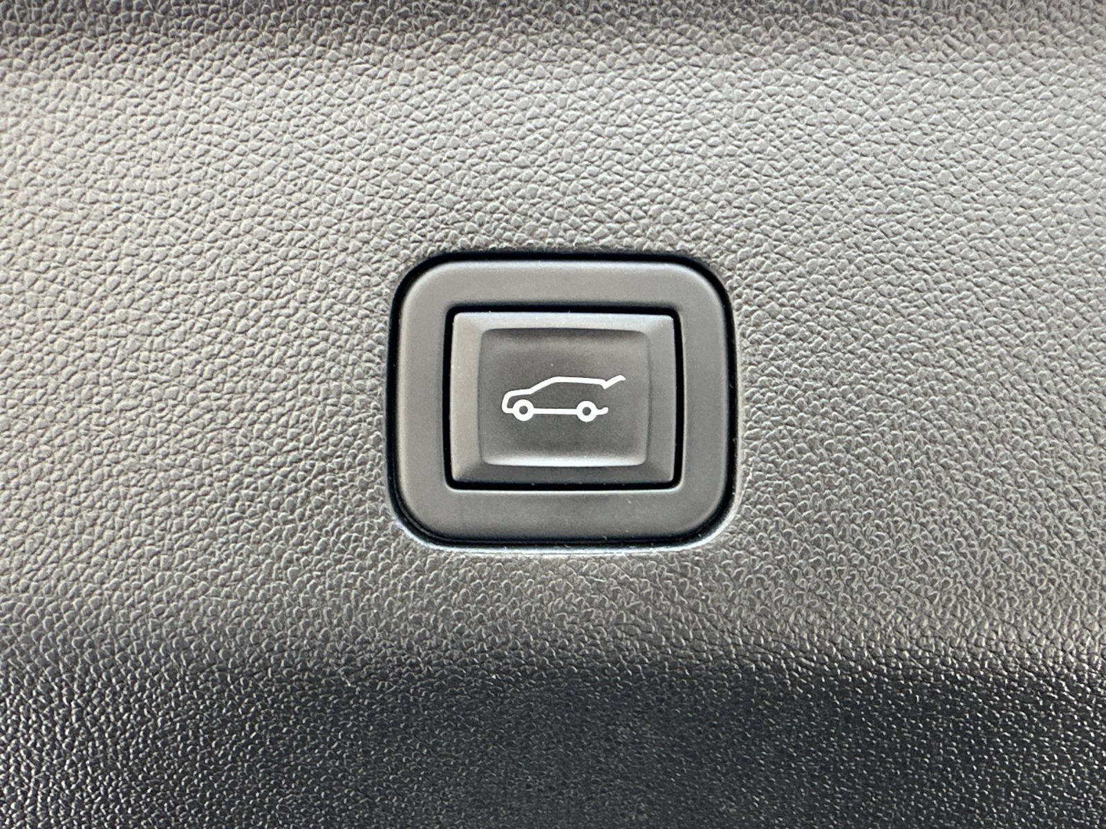 Used 2024 GMC Yukon AT4 AWD/4WD image 17