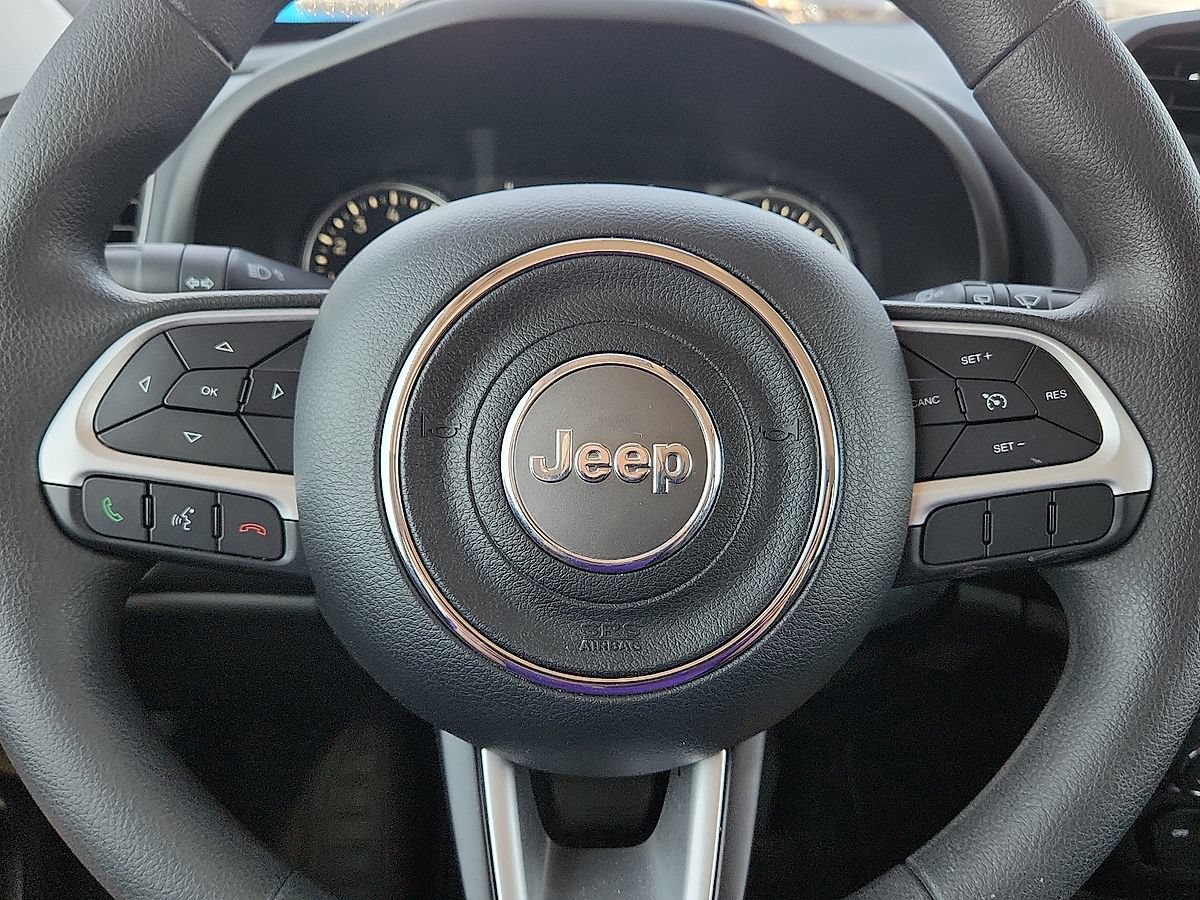 Used 2023 Jeep Renegade Latitude AWD/4WD image 12