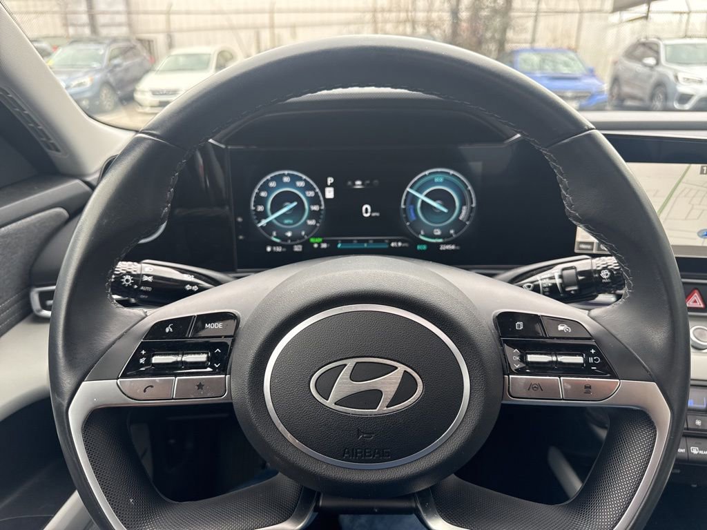 Used 2024 Hyundai Elantra Limited image 17
