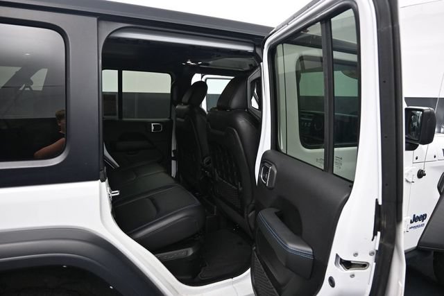 Used 2022 Jeep Wrangler Unlimited Rubicon 4xe w/ Cold Weather Group AWD/4WD image 40