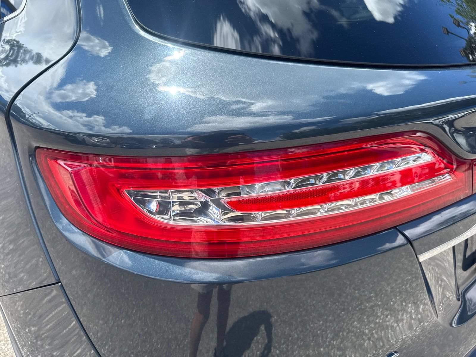 Used 2019 Lincoln MKC Reserve FWD image 11