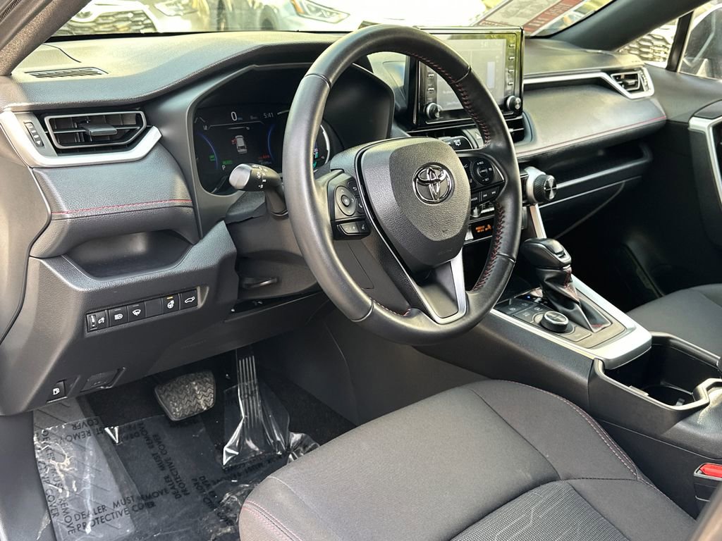 Used 2022 Toyota RAV4 SE w/ Weather & Moonroof Package image 21