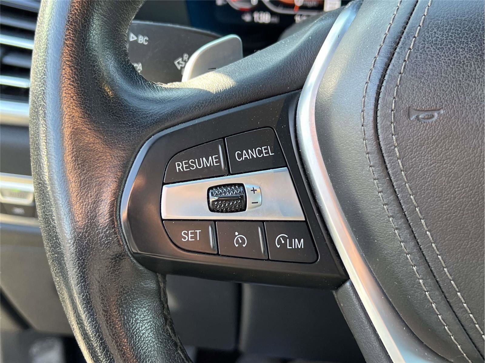 Used 2022 BMW X6 xDrive40i w/ Executive Package image 22