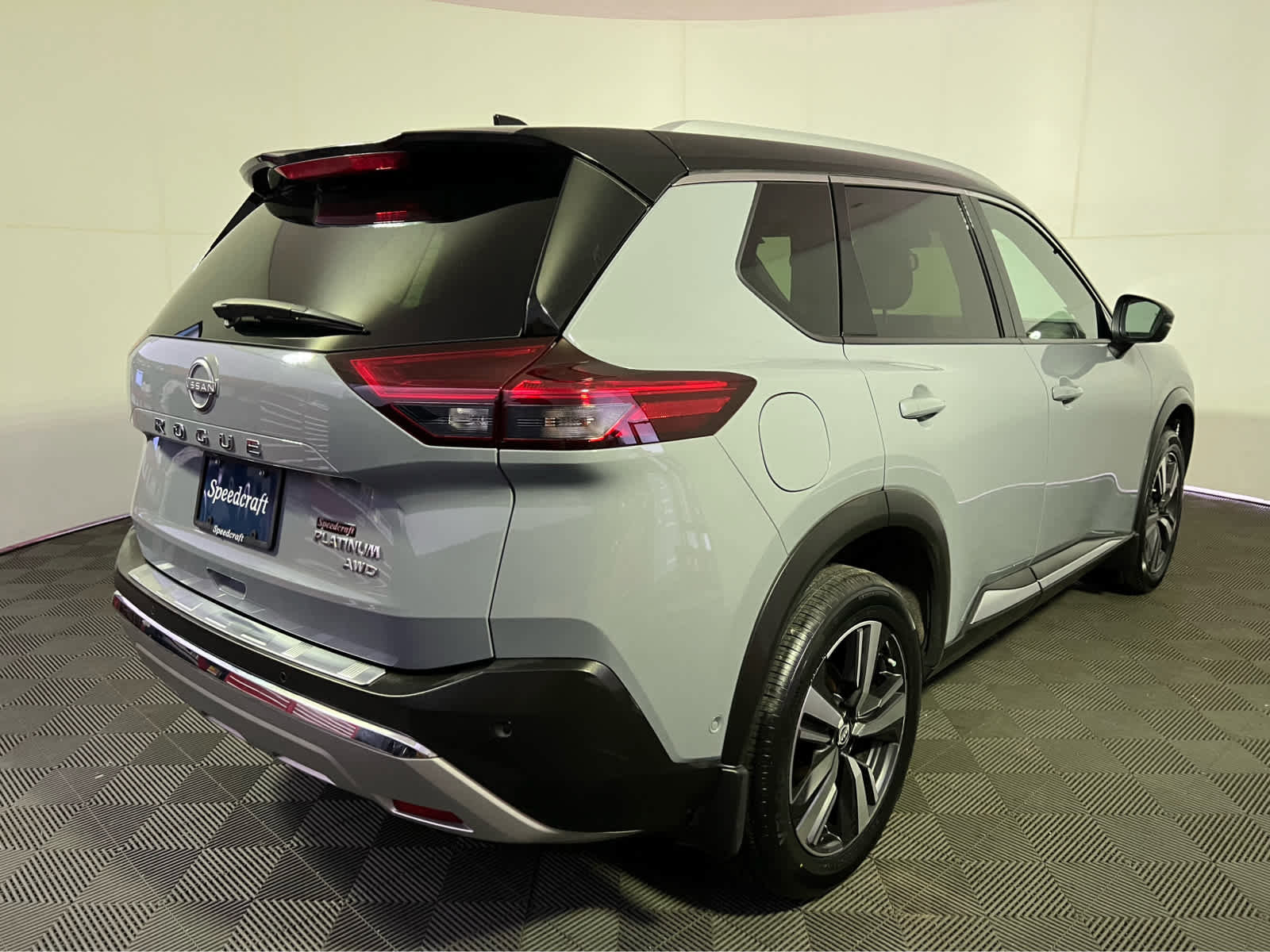 Used 2023 Nissan Rogue Platinum image 7