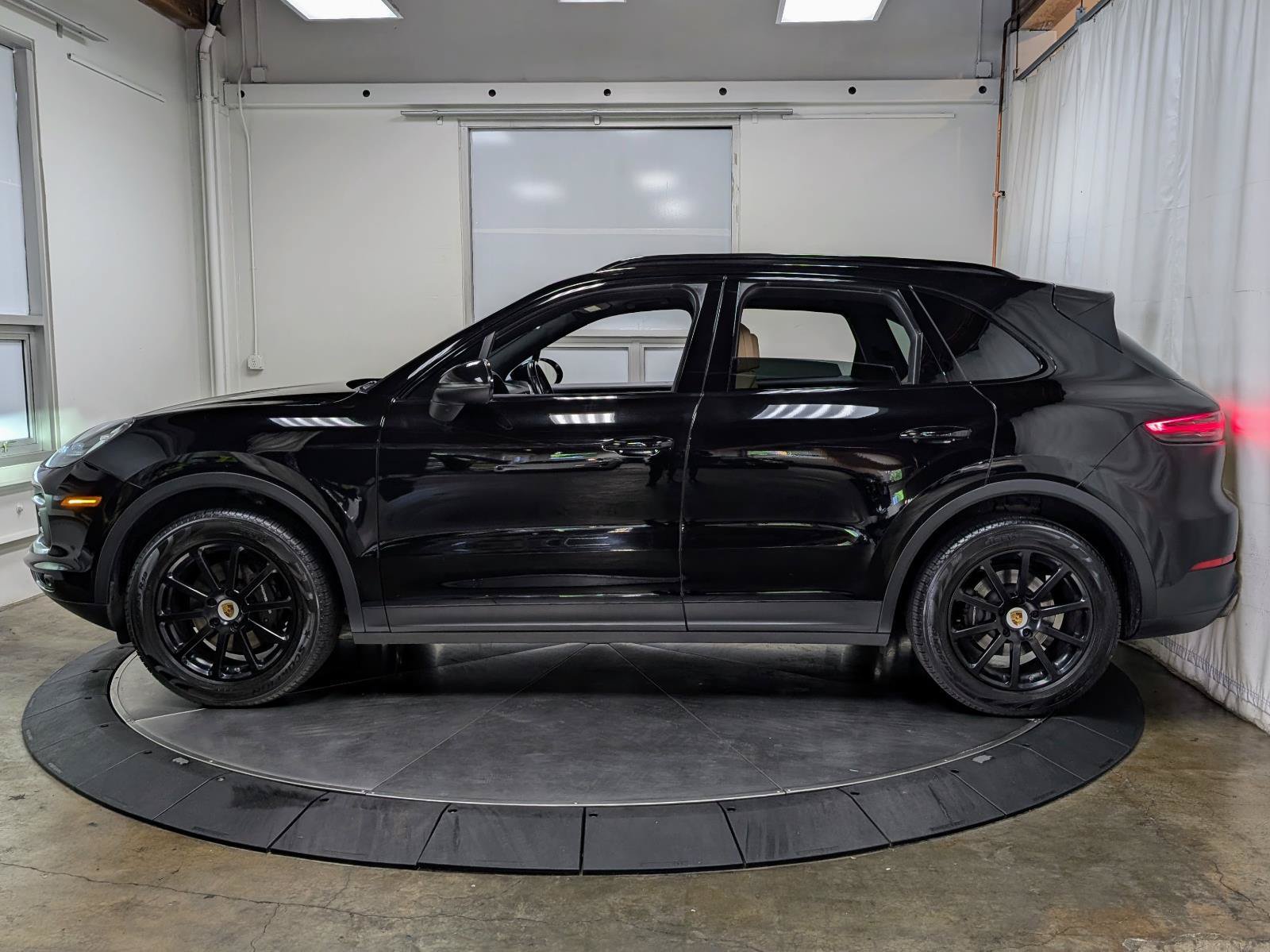 Used 2019 Porsche Cayenne AWD/4WD image 6