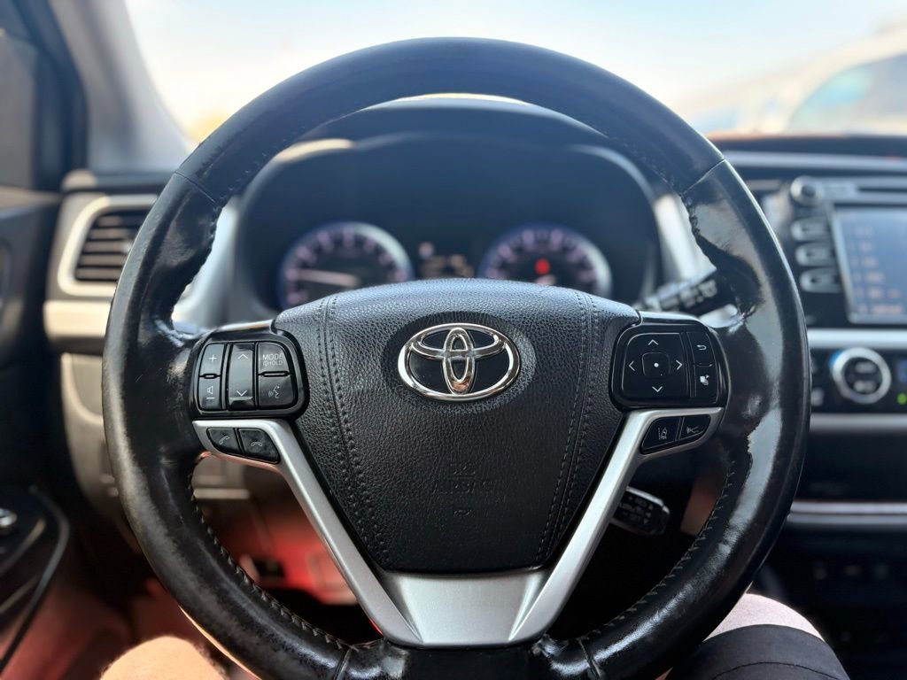 Used 2019 Toyota Highlander XLE image 25