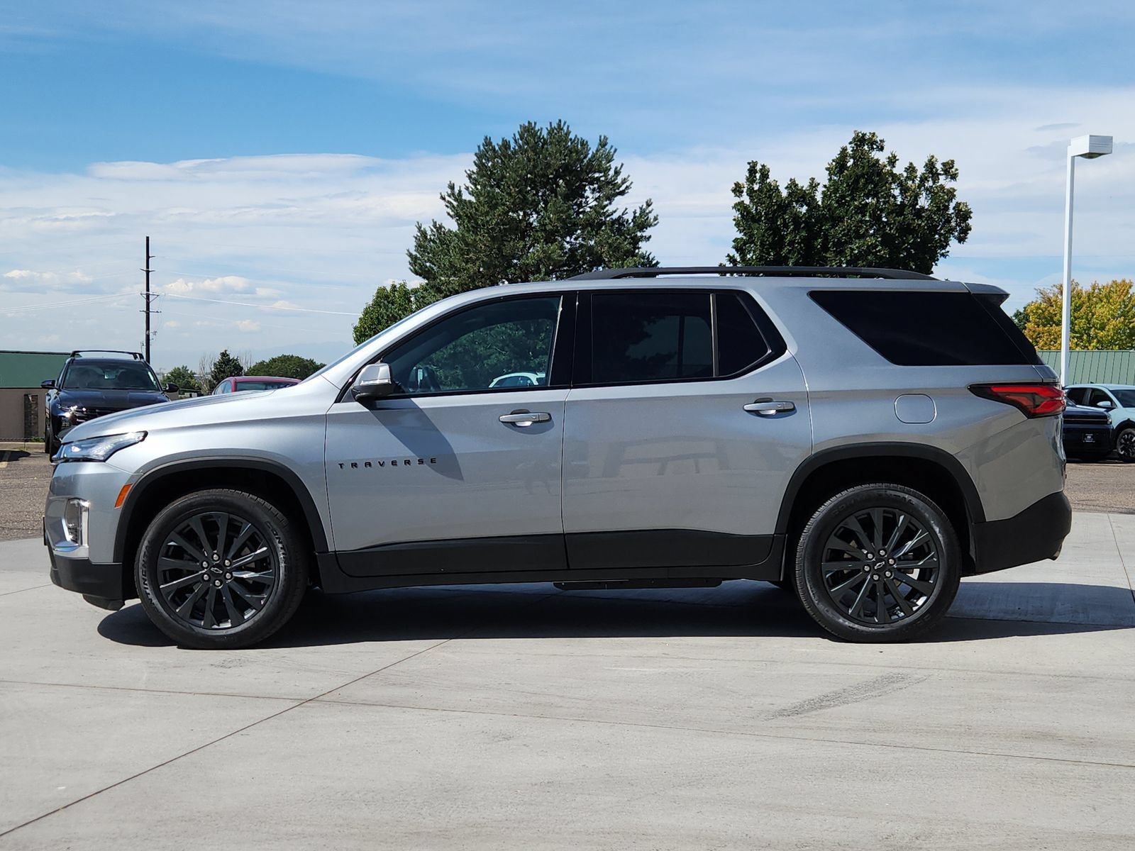 Used 2023 Chevrolet Traverse RS AWD/4WD image 2
