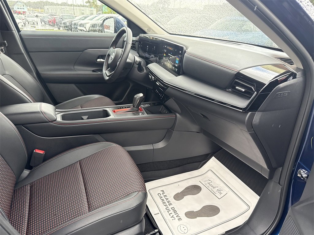 Certified 2025 Nissan Kicks SR image 18