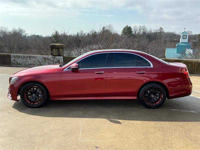 Used 2017 Mercedes-Benz E 300 4MATIC image 3