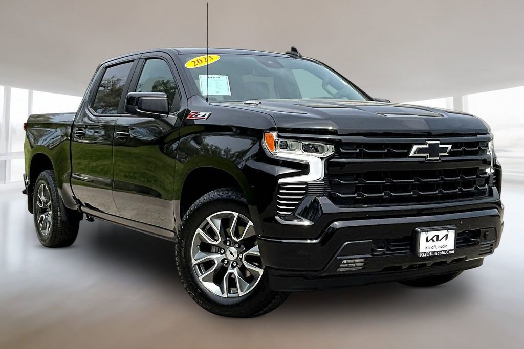 Used 2023 Chevrolet Silverado 1500 RST AWD/4WD image 3