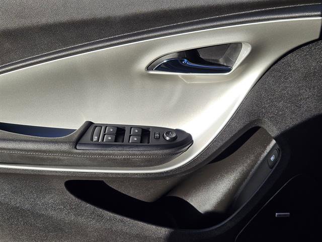 Used 2015 Chevrolet Volt Premium w/ Premium Trim Package image 16