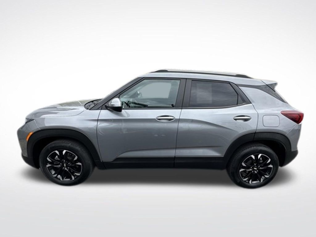 Used 2023 Chevrolet TrailBlazer LT w/ Convenience Package FWD image 2