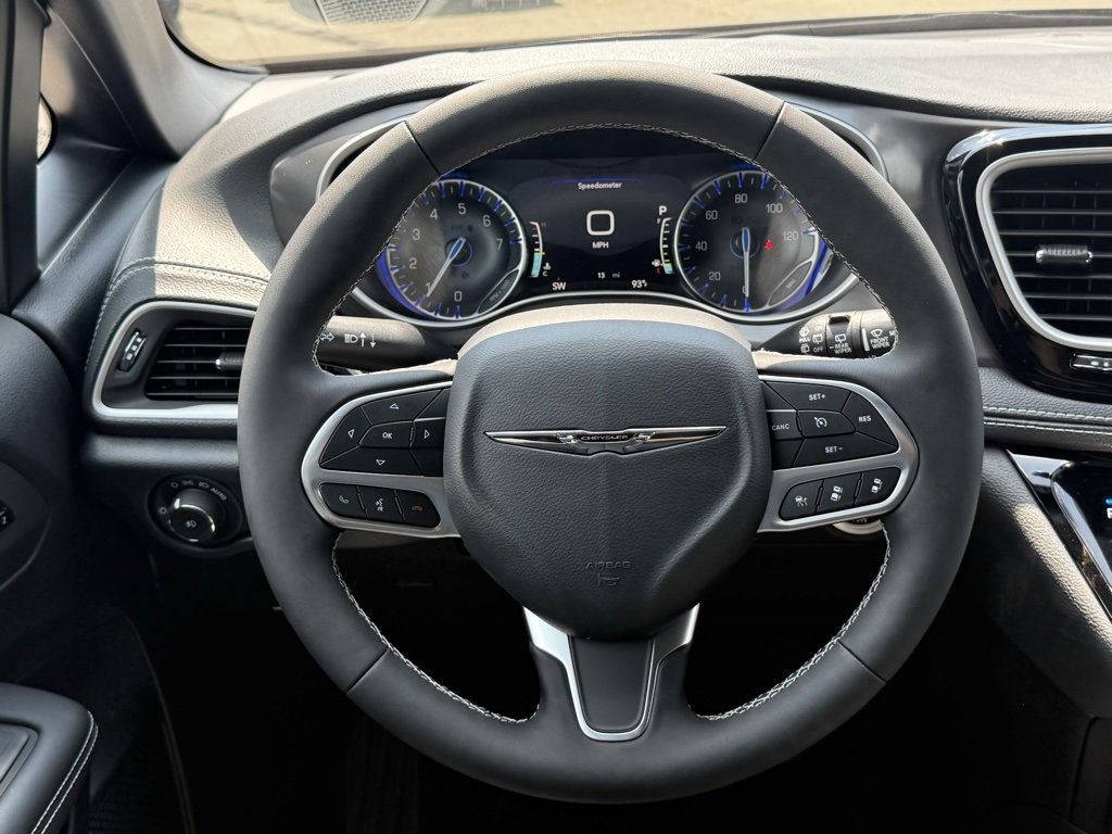 New 2026 Chrysler Pacifica Select image 44