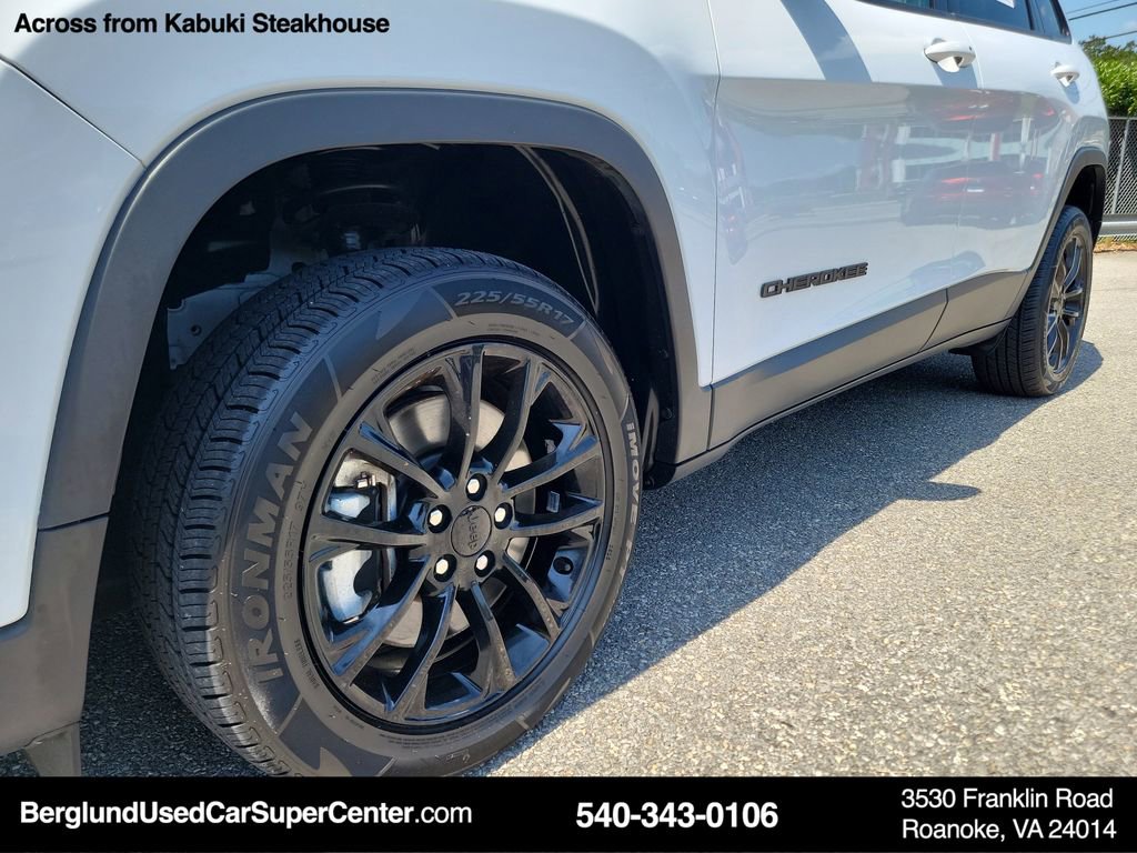 Used 2023 Jeep Cherokee Altitude Lux image 10