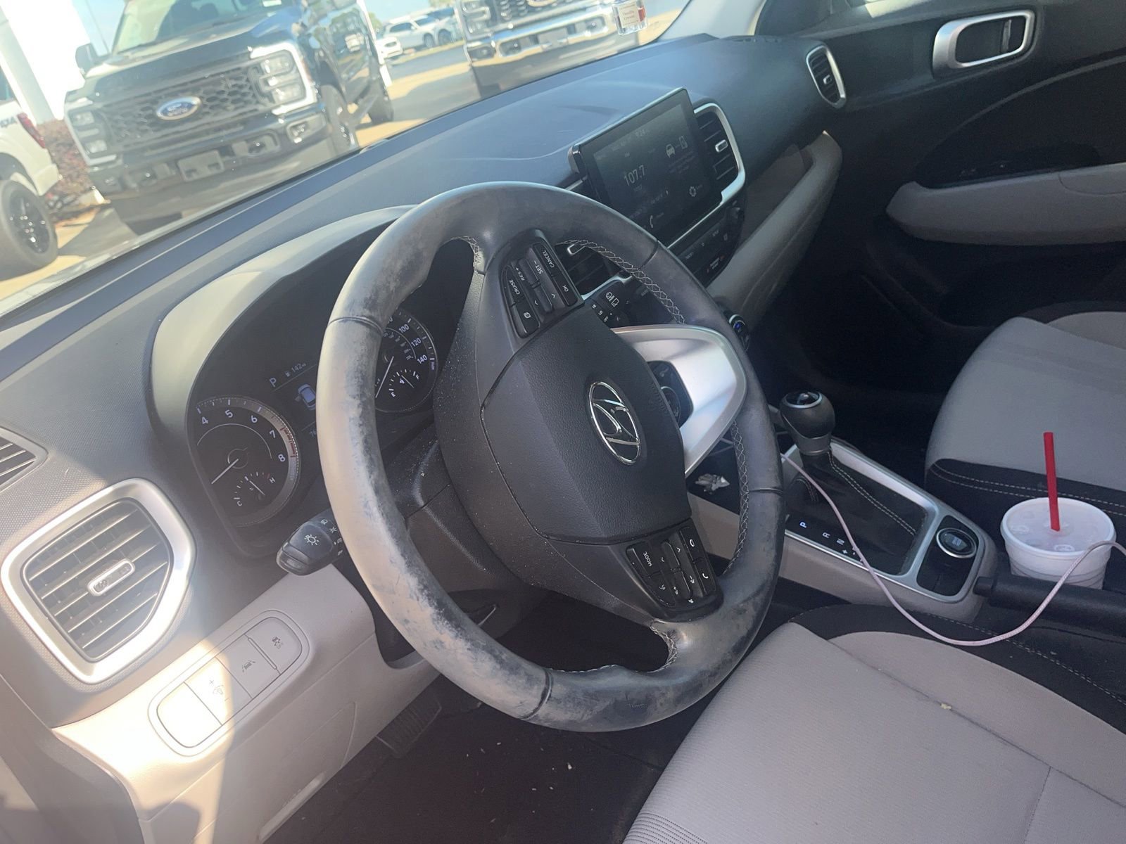 Used 2022 Hyundai Venue SEL FWD image 3