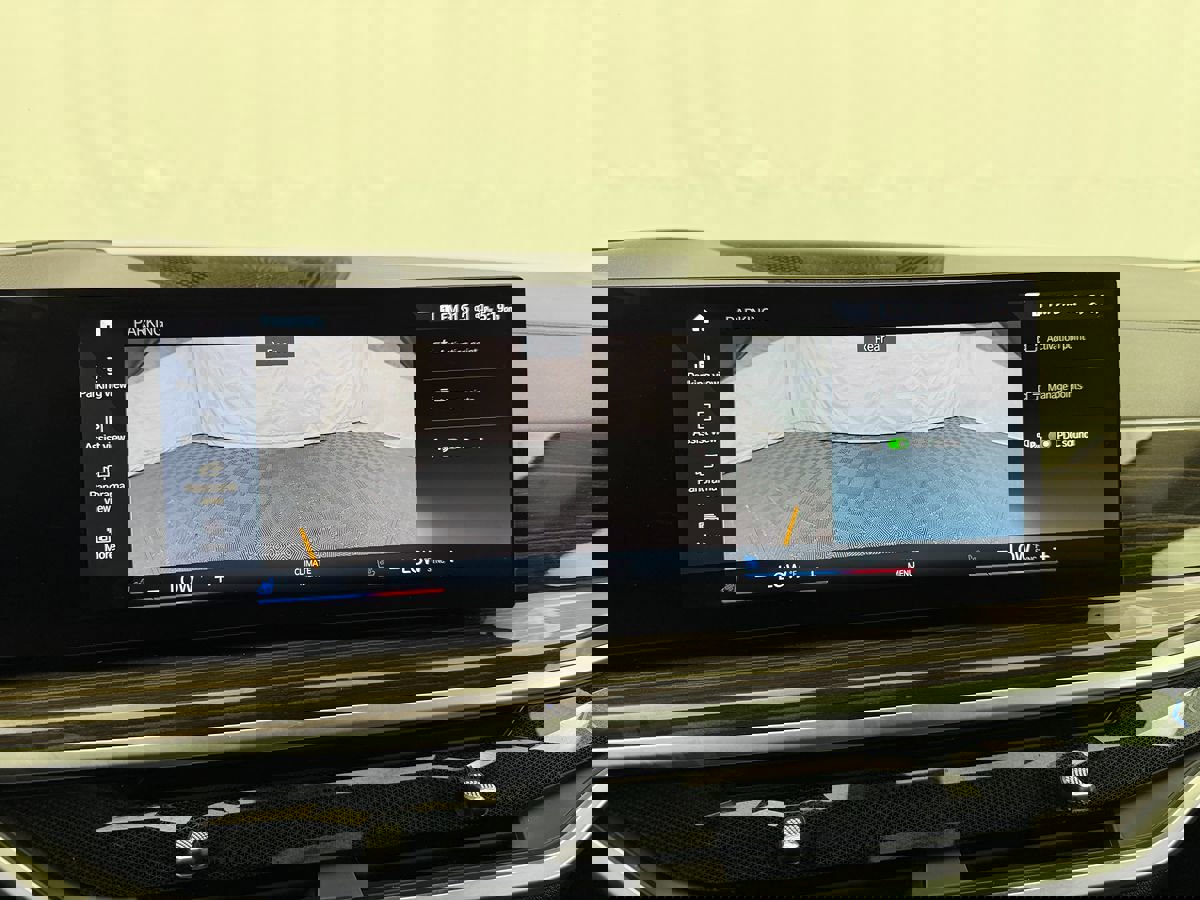 Used 2023 BMW X7 xDrive40i w/ Premium Package image 41