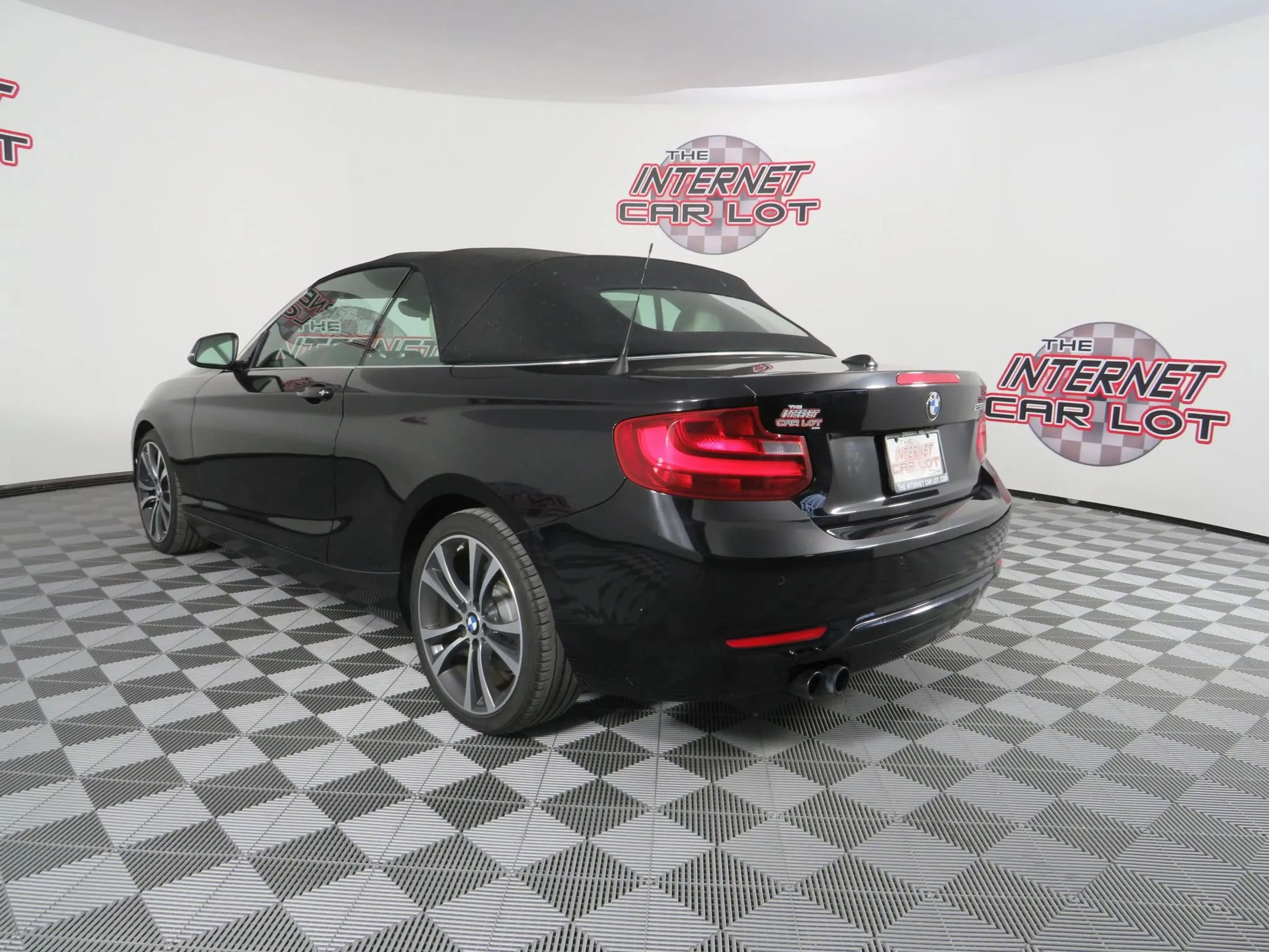 Used 2017 BMW 230i Convertible image 7