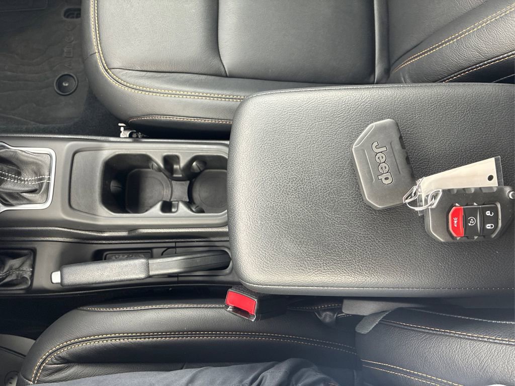 Used 2024 Jeep Wrangler Unlimited Sport AWD/4WD image 12