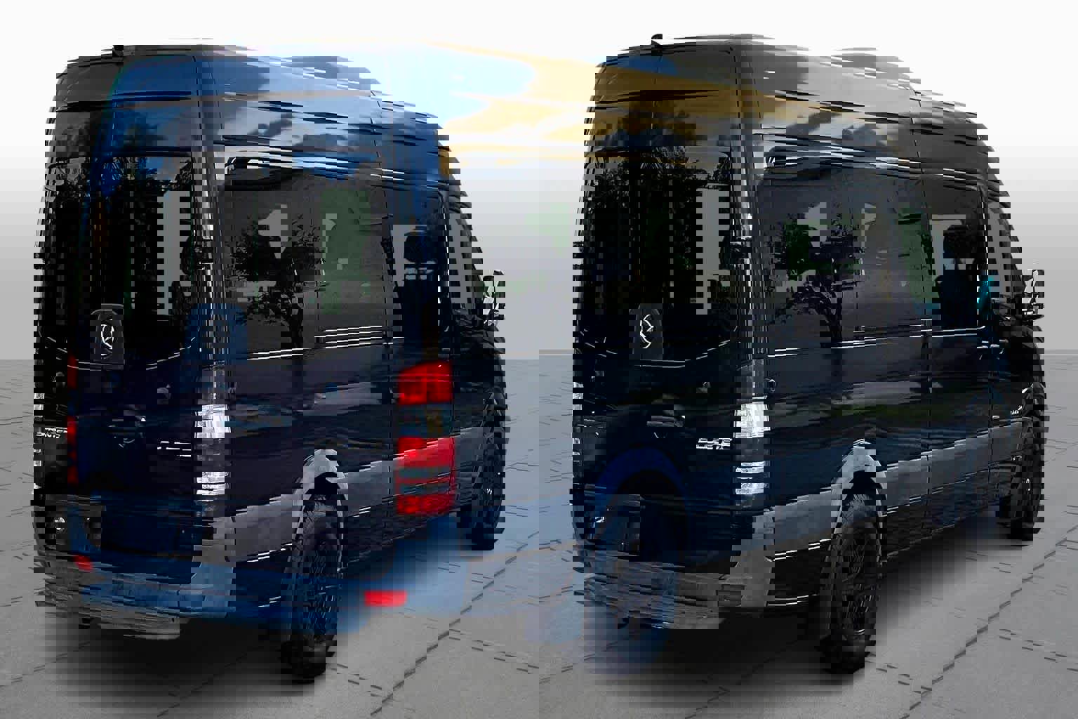 Used 2016 Mercedes-Benz Sprinter 2500 image 12