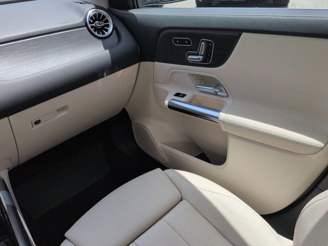 Certified 2022 Mercedes-Benz GLA 250 image 17