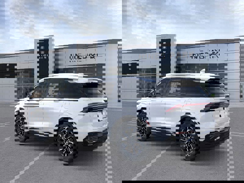 New 2025 Lincoln Nautilus Premier image 4