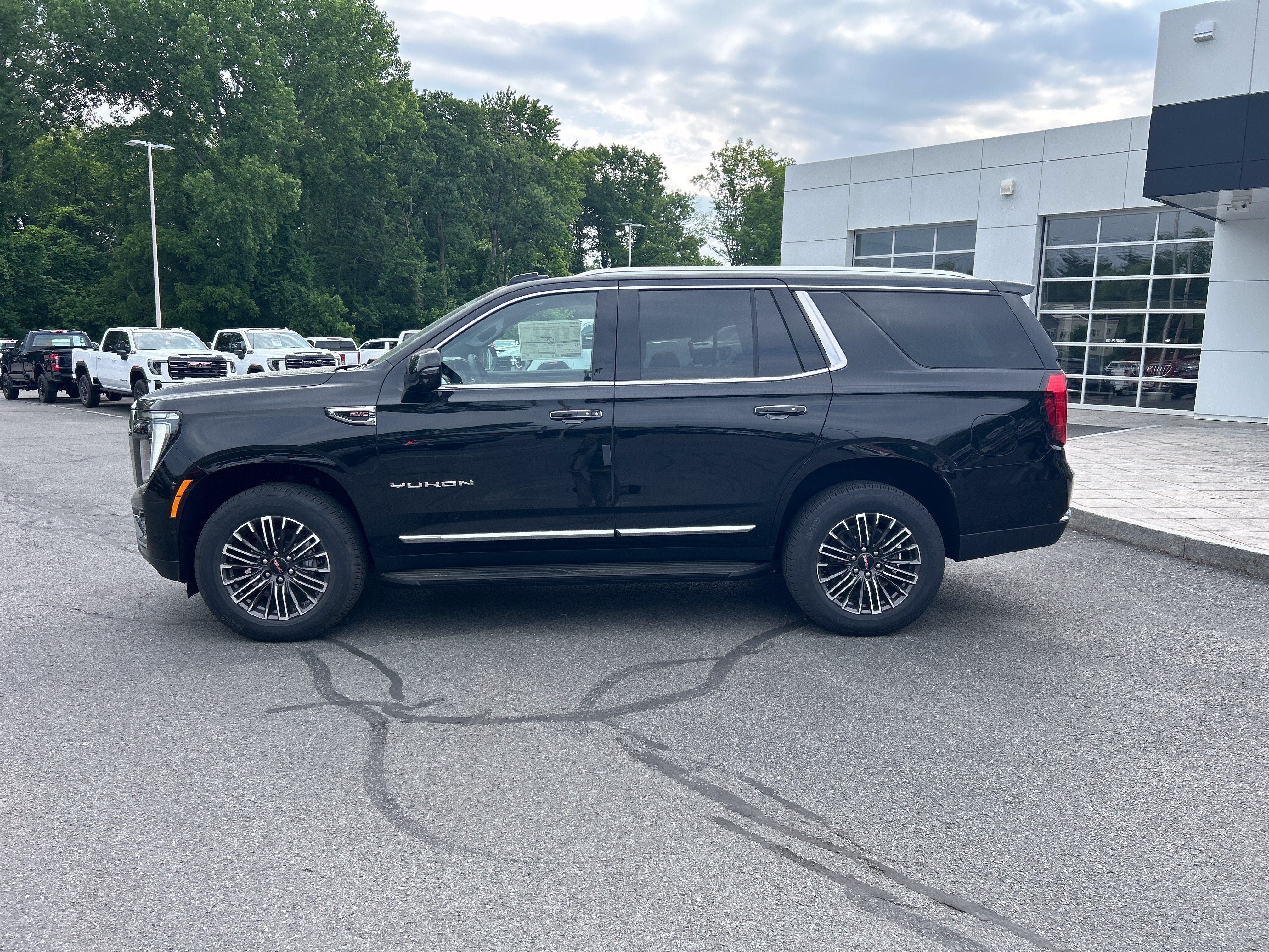 New 2026 GMC Yukon Elevation AWD/4WD image 2