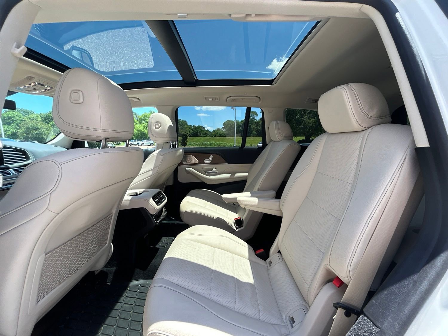 Used 2024 Mercedes-Benz GLS 450 4MATIC image 7