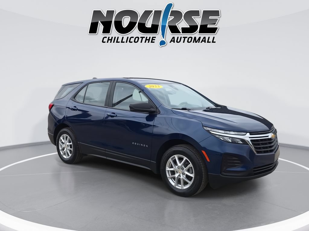 Used 2023 Chevrolet Equinox LS AWD/4WD image 2