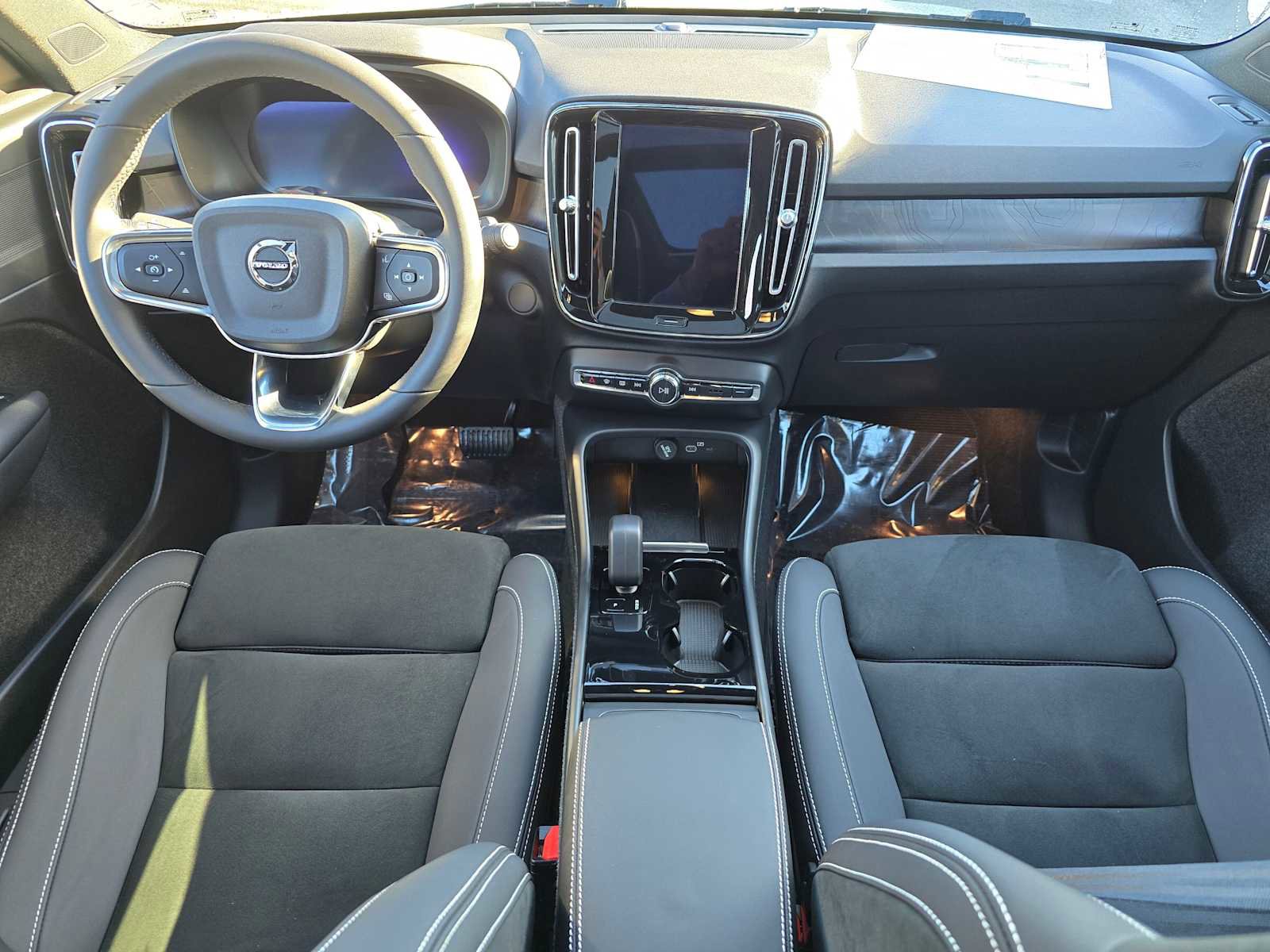 Used 2023 Volvo XC40 Recharge Plus w/ Protection Package Premier image 18