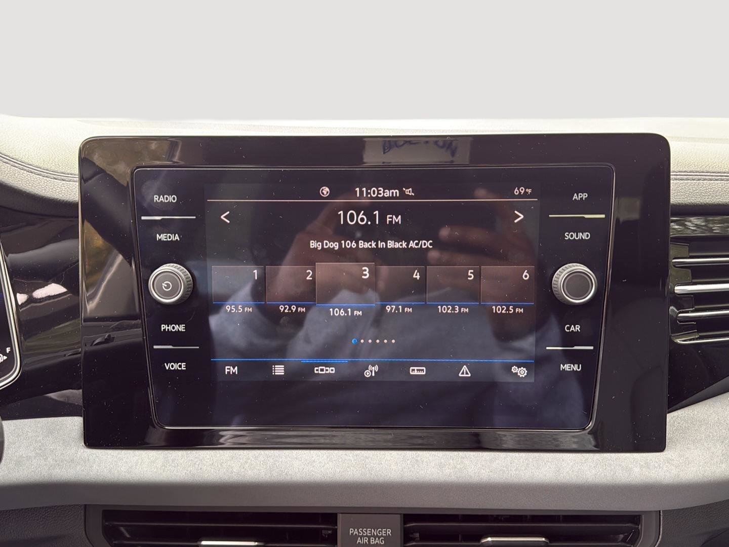 Certified 2025 Volkswagen Jetta SE image 15