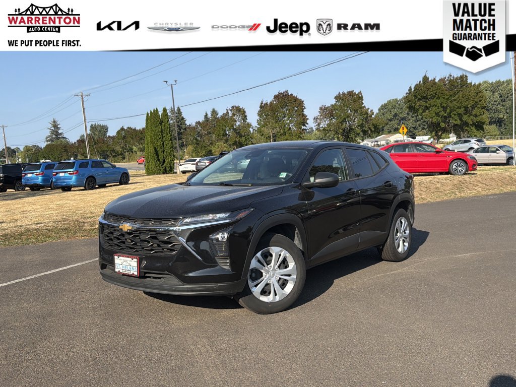 Used 2024 Chevrolet Trax LS FWD image 1