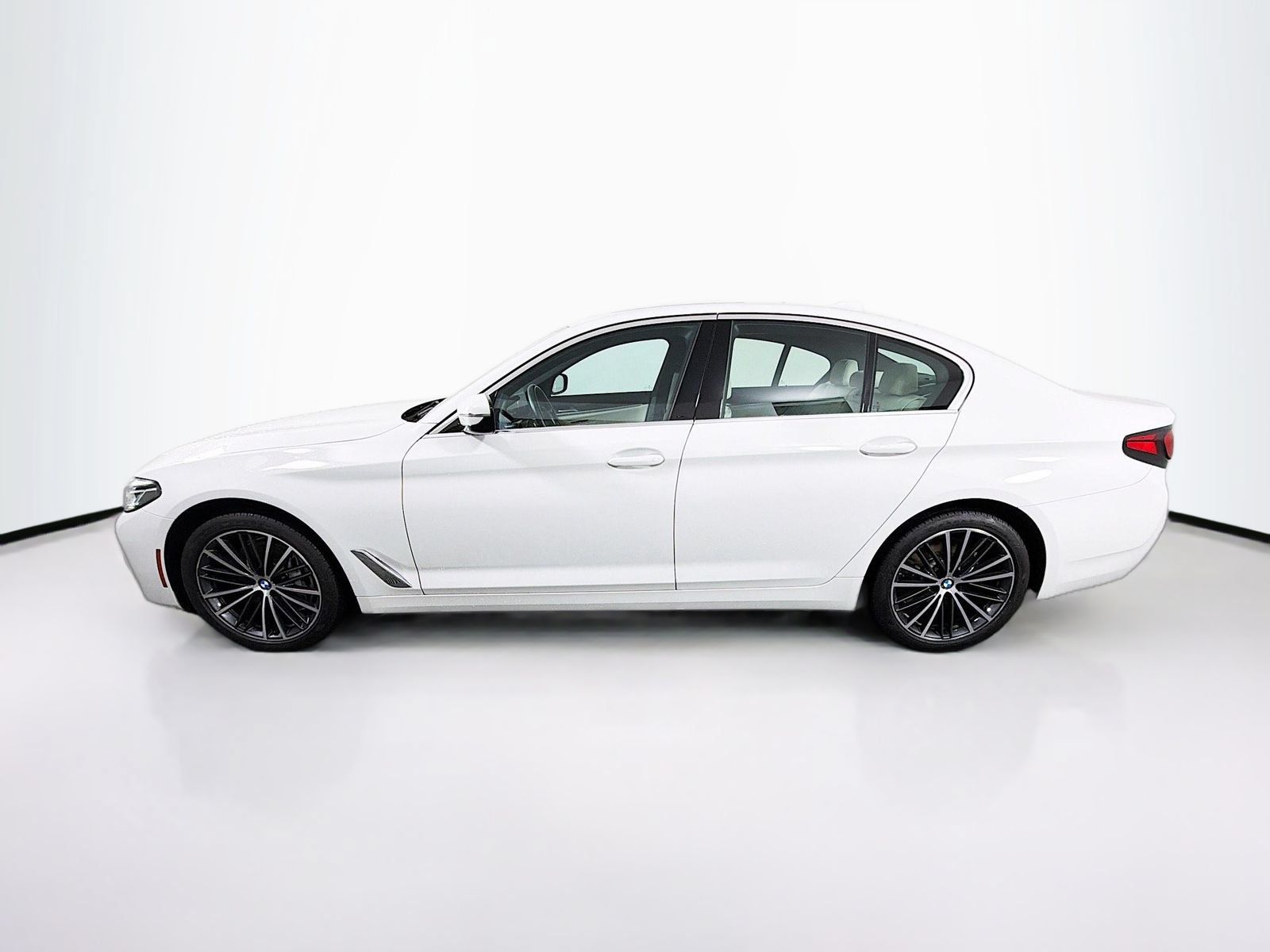 Used 2023 BMW 540i w/ Premium Package RWD image 4