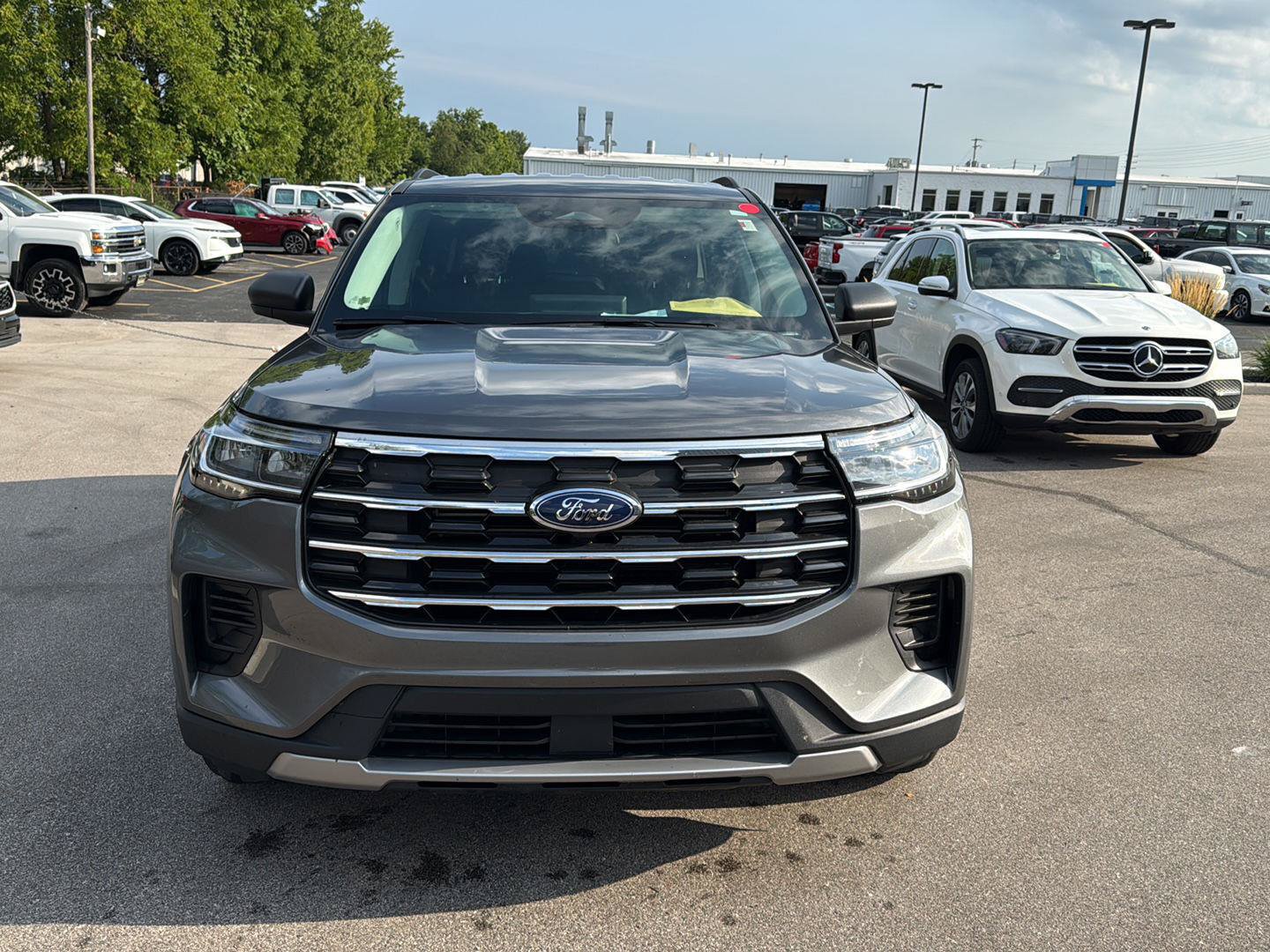 Used 2025 Ford Explorer Active AWD/4WD image 8