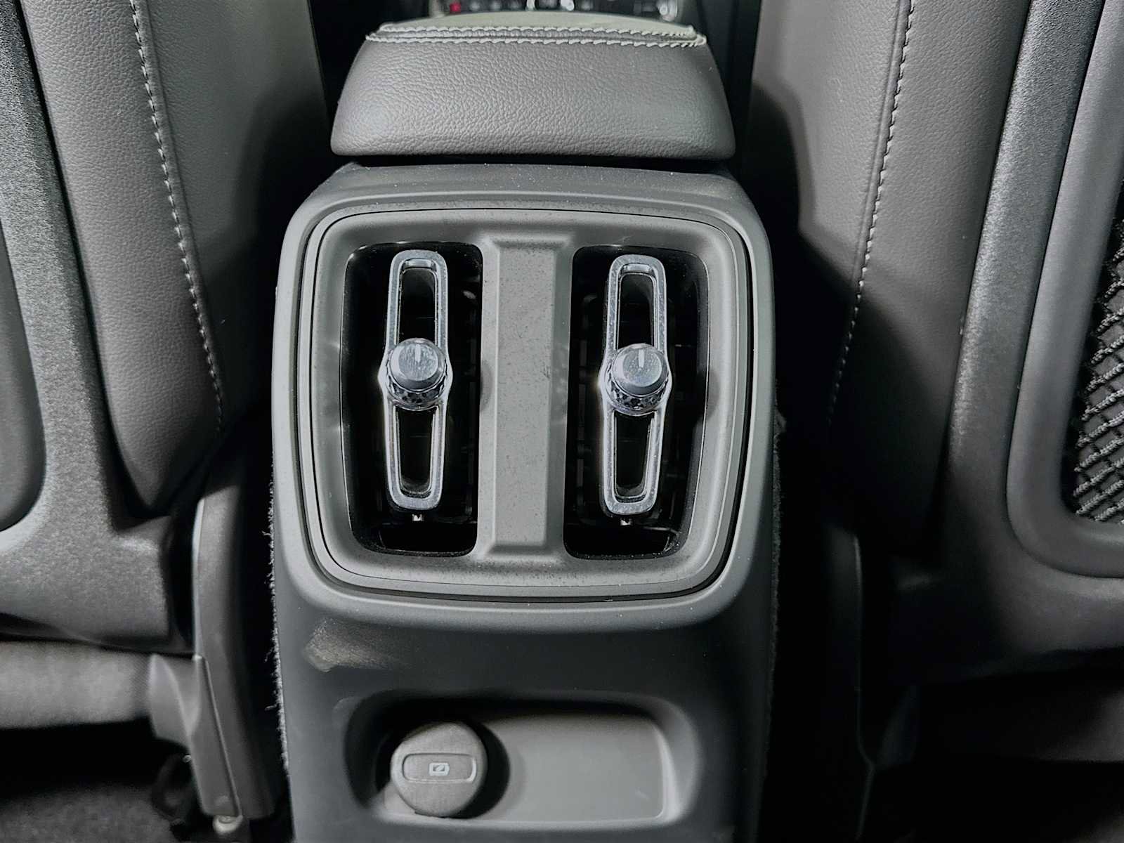Used 2025 Volvo XC40 B5 Plus w/ Protection Package AWD/4WD image 24