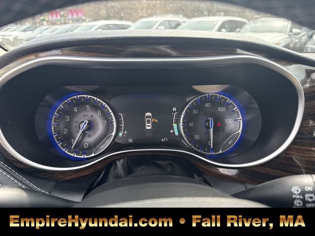 Used 2023 Chrysler Pacifica Limited image 32