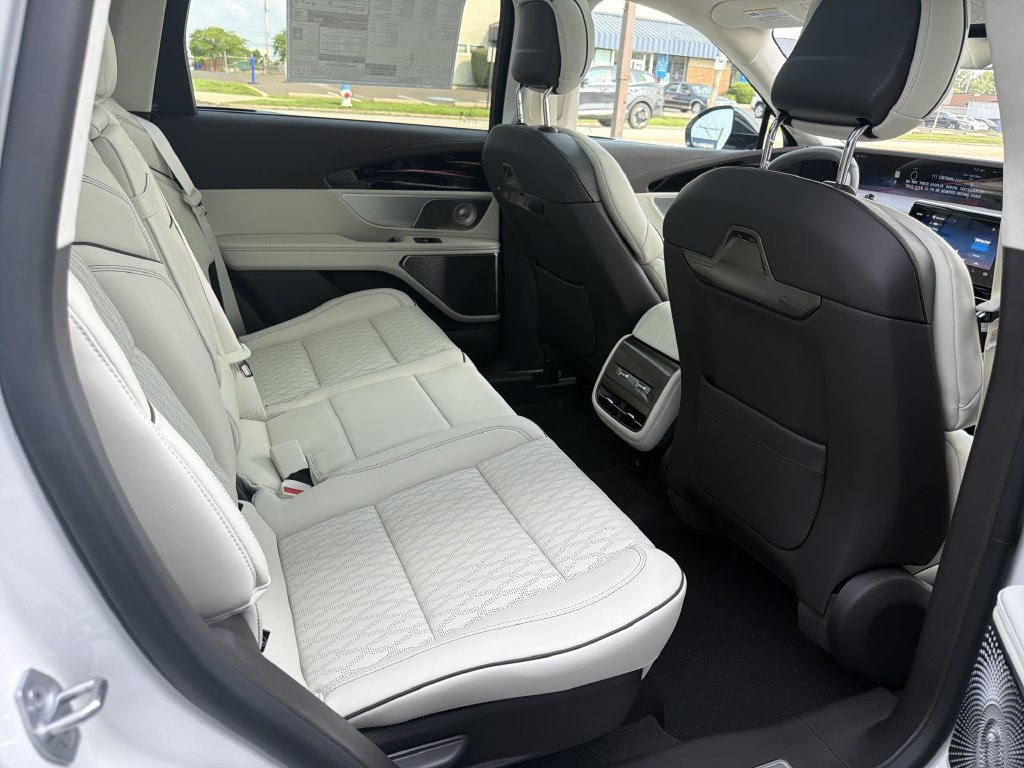 New 2026 Lincoln Nautilus Black Label w/ Jet Appearance Package AWD/4WD image 8