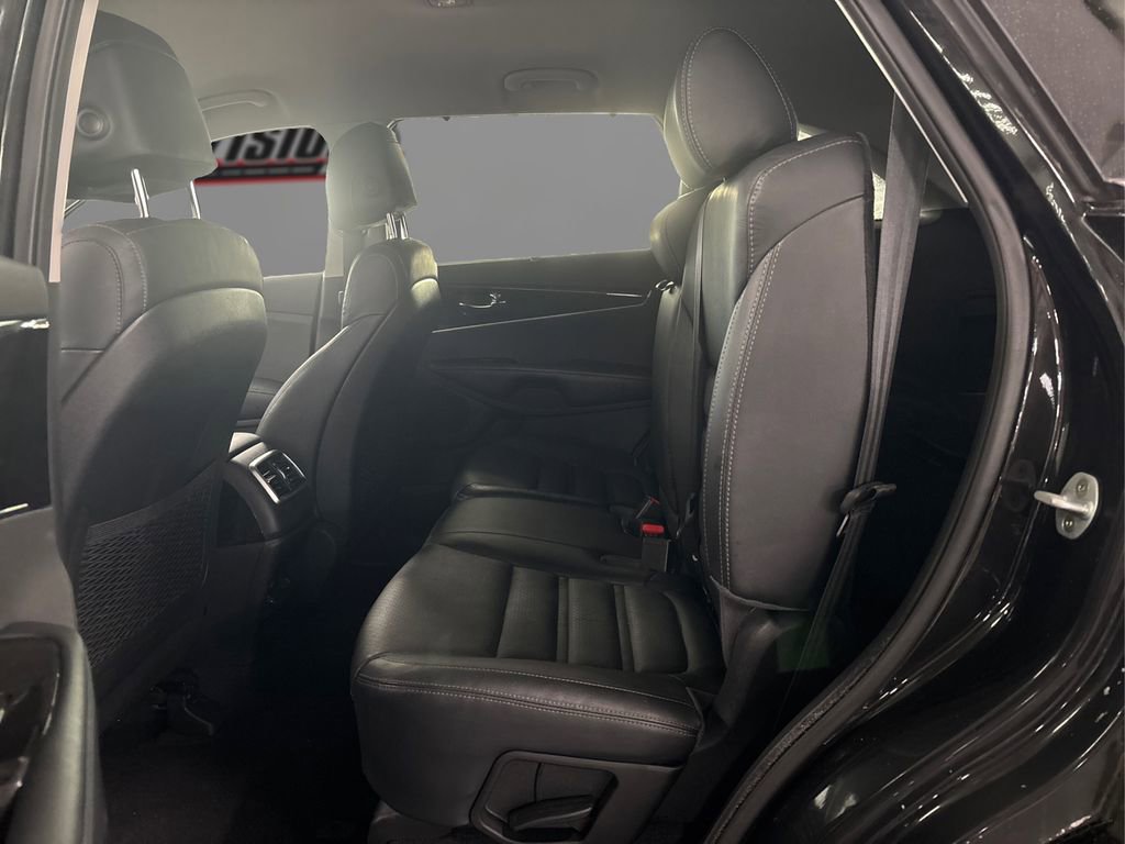 Used 2017 Kia Sorento EX image 10