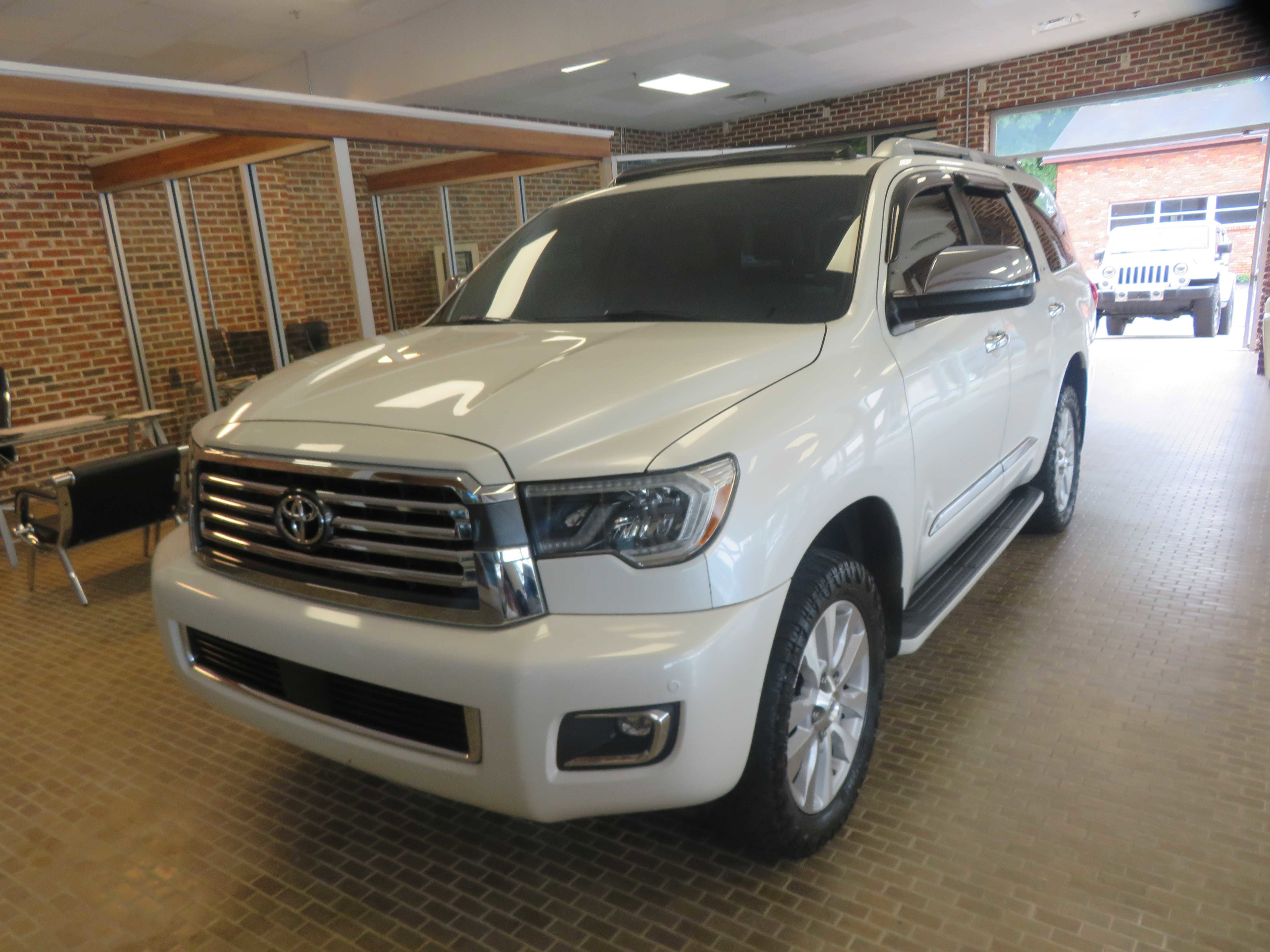 Used 2018 Toyota Sequoia Platinum AWD/4WD image 96