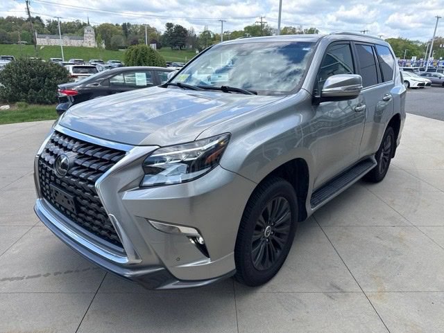 Used 2023 Lexus GX 460 Premium w/ Accessory Package AWD/4WD image 3