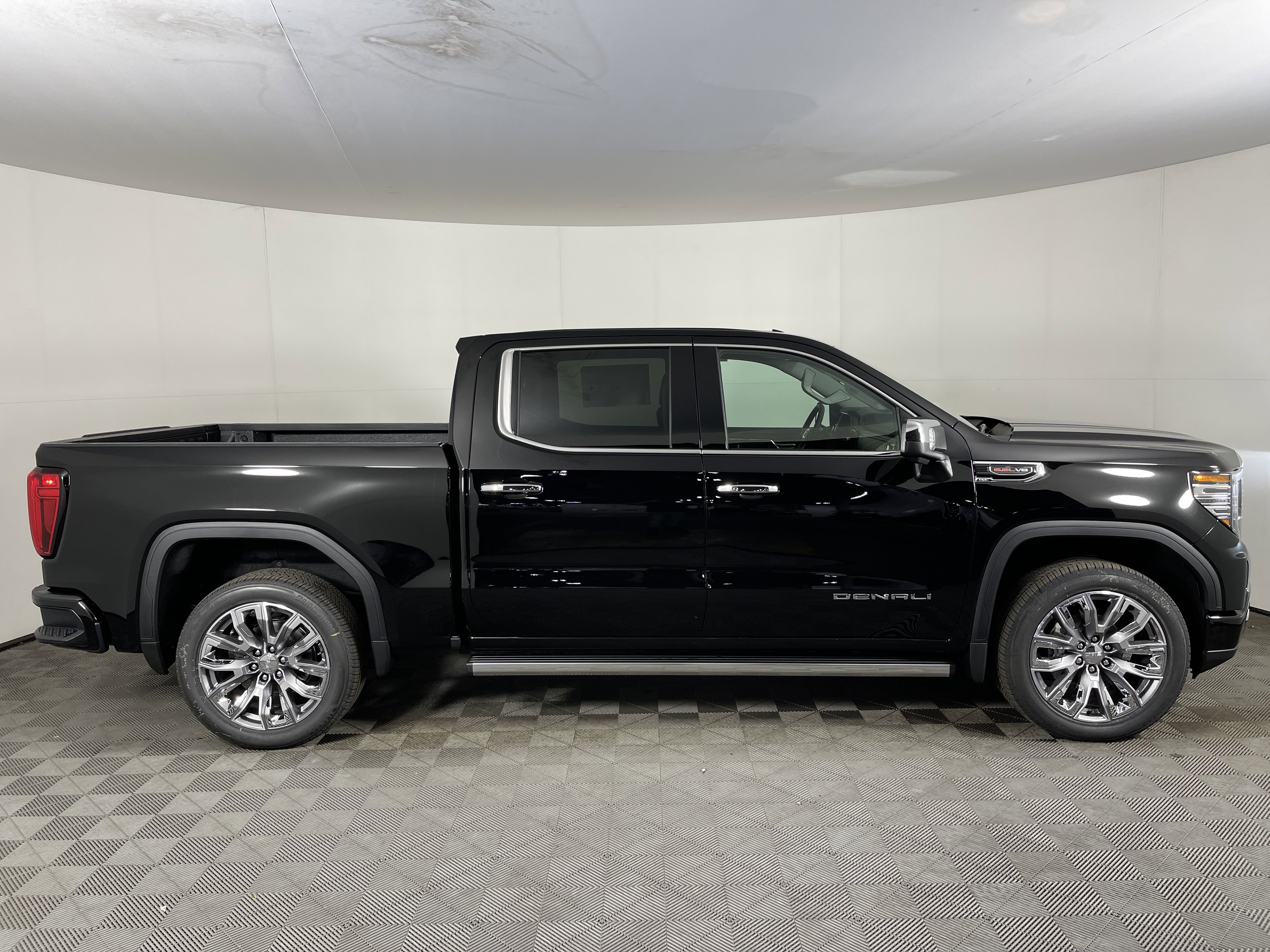 New 2026 GMC Sierra 1500 Denali w/ Denali Reserve Package image 5